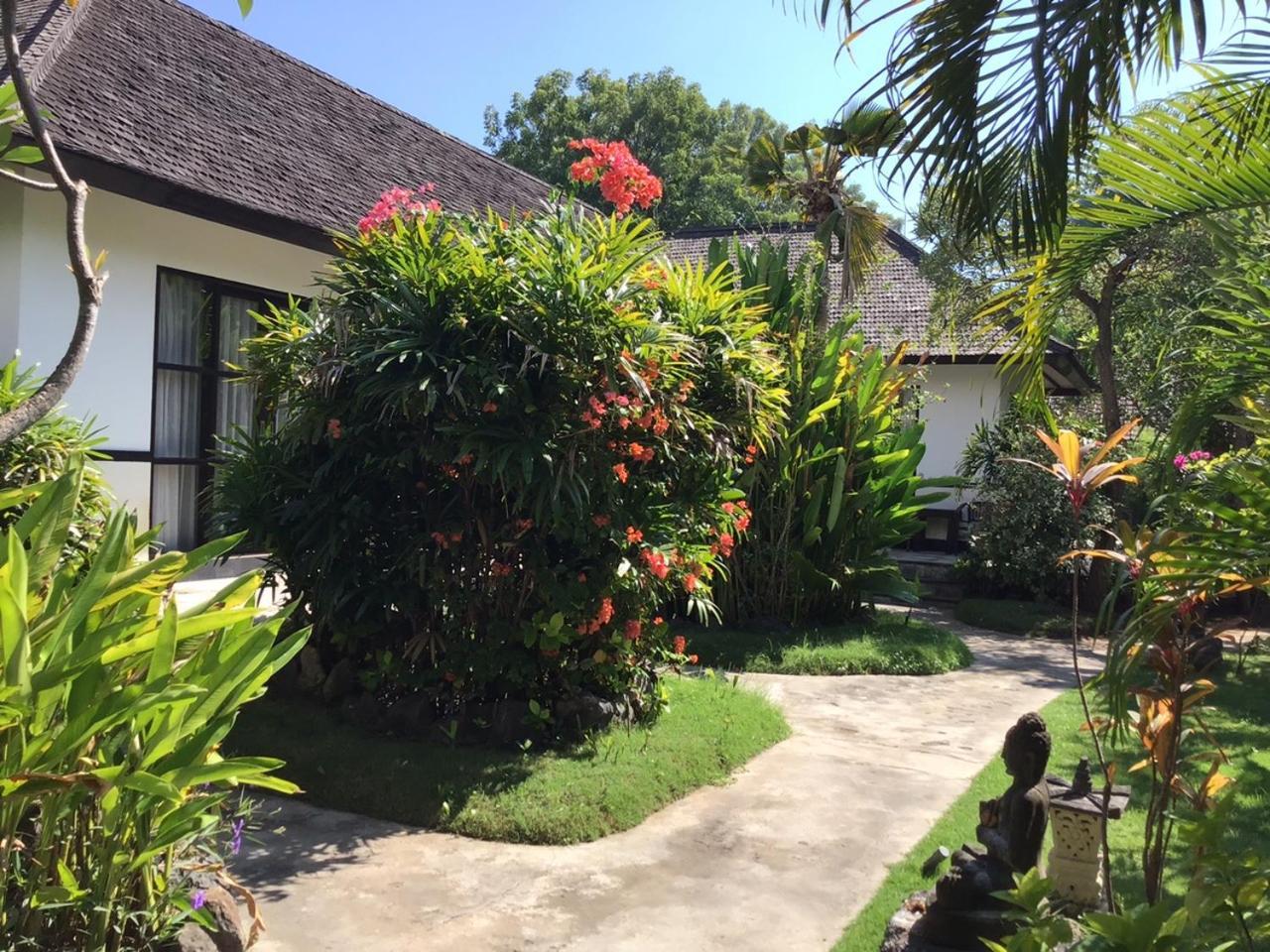 Taman Dewi Sri Villa Et Bungalow Pemuteran Extérieur photo
