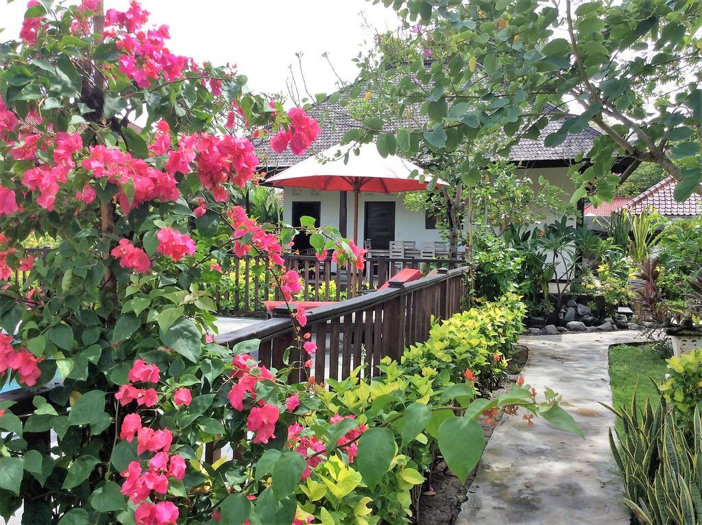 Taman Dewi Sri Villa Et Bungalow Pemuteran Extérieur photo