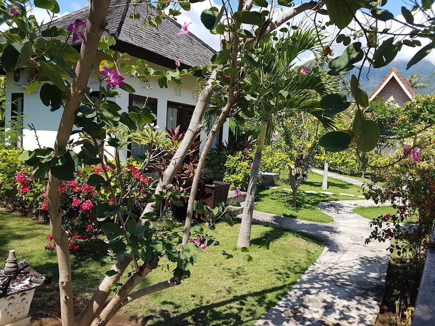 Taman Dewi Sri Villa Et Bungalow Pemuteran Extérieur photo